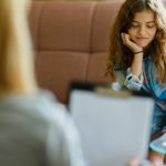 Mon enfant est souvent triste… Doit-il consulter?