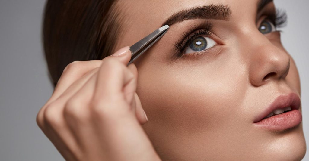 Les 5 erreurs à ne plus jamais commettre avec vos sourcils