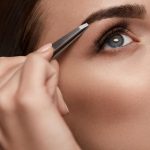Les 5 erreurs à ne plus jamais commettre avec vos sourcils