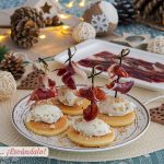 Blinis con queso y manzana y paleta de bellota iberica