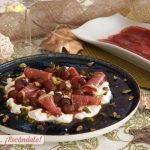 Queso burrata con uvas salteadas y lomo de bellota 100% ibérico