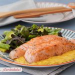 Salmón a la plancha jugoso con salsa cremosa de naranja