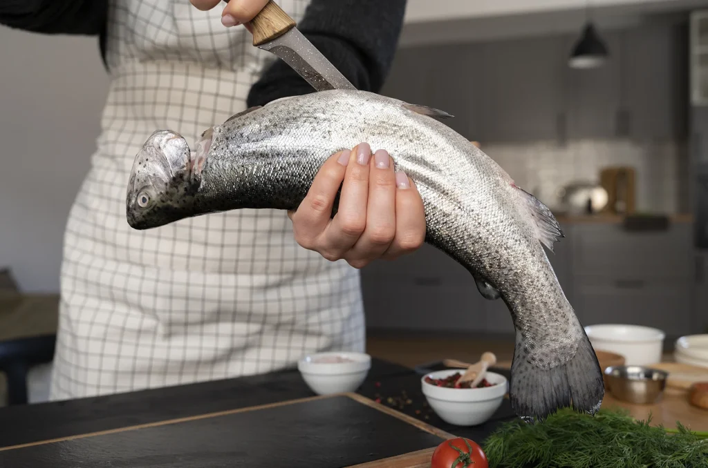 ¿Cómo quitar el olor a pescado en la cocina?